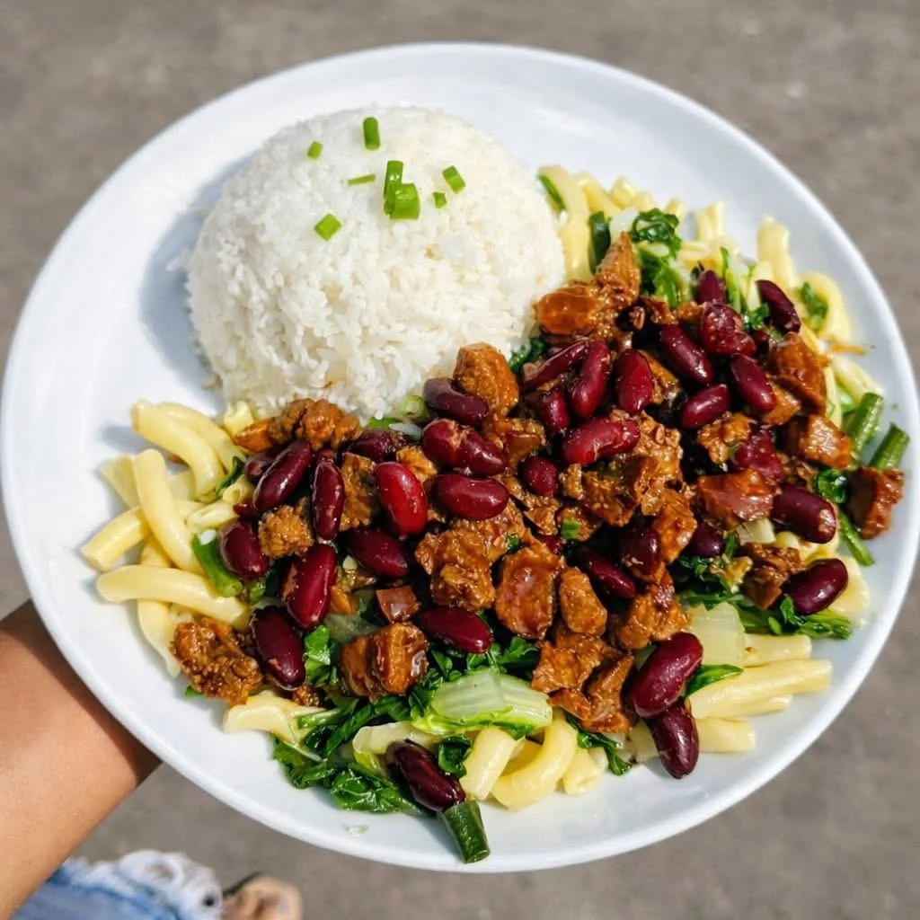 Ma'a Tinito : porc, haricots rouges, macaroni, brèdes